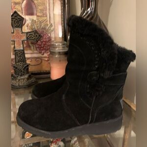 Sketchers boots black size 7